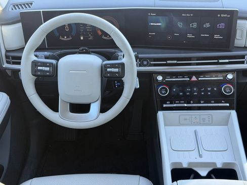 Used 2025 Hyundai Santa Fe SEL image 11