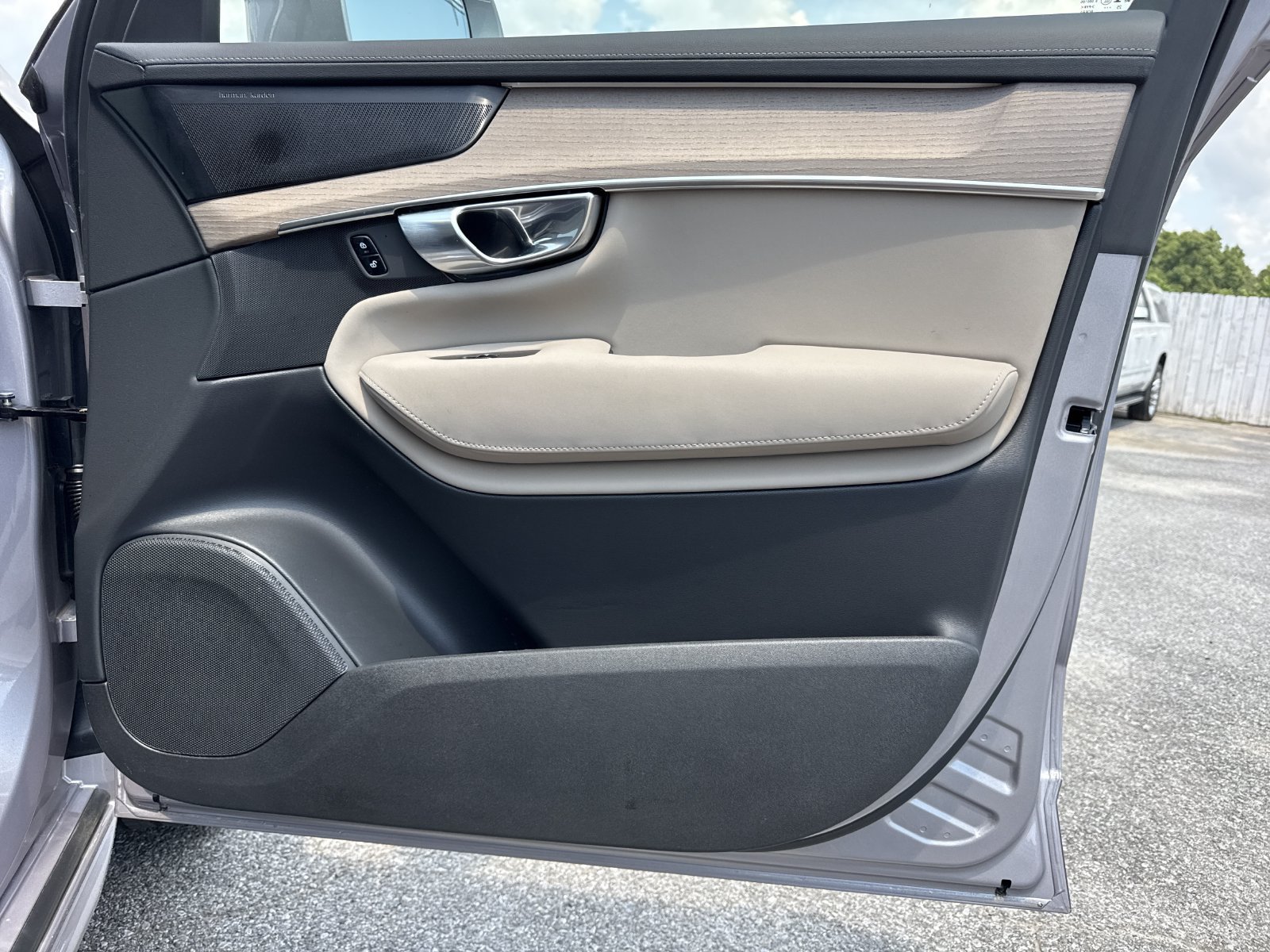 Certified 2026 Volvo XC90 B6 Plus AWD/4WD image 30