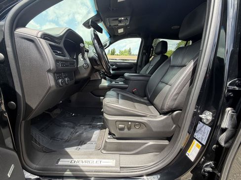 Used 2022 Chevrolet Suburban RST w/ Luxury Package AWD/4WD image 9