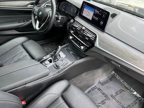 Used 2023 BMW 530e w/ Premium Package image 14