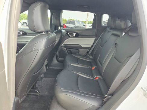 Used 2025 Jeep Compass Limited AWD/4WD image 13