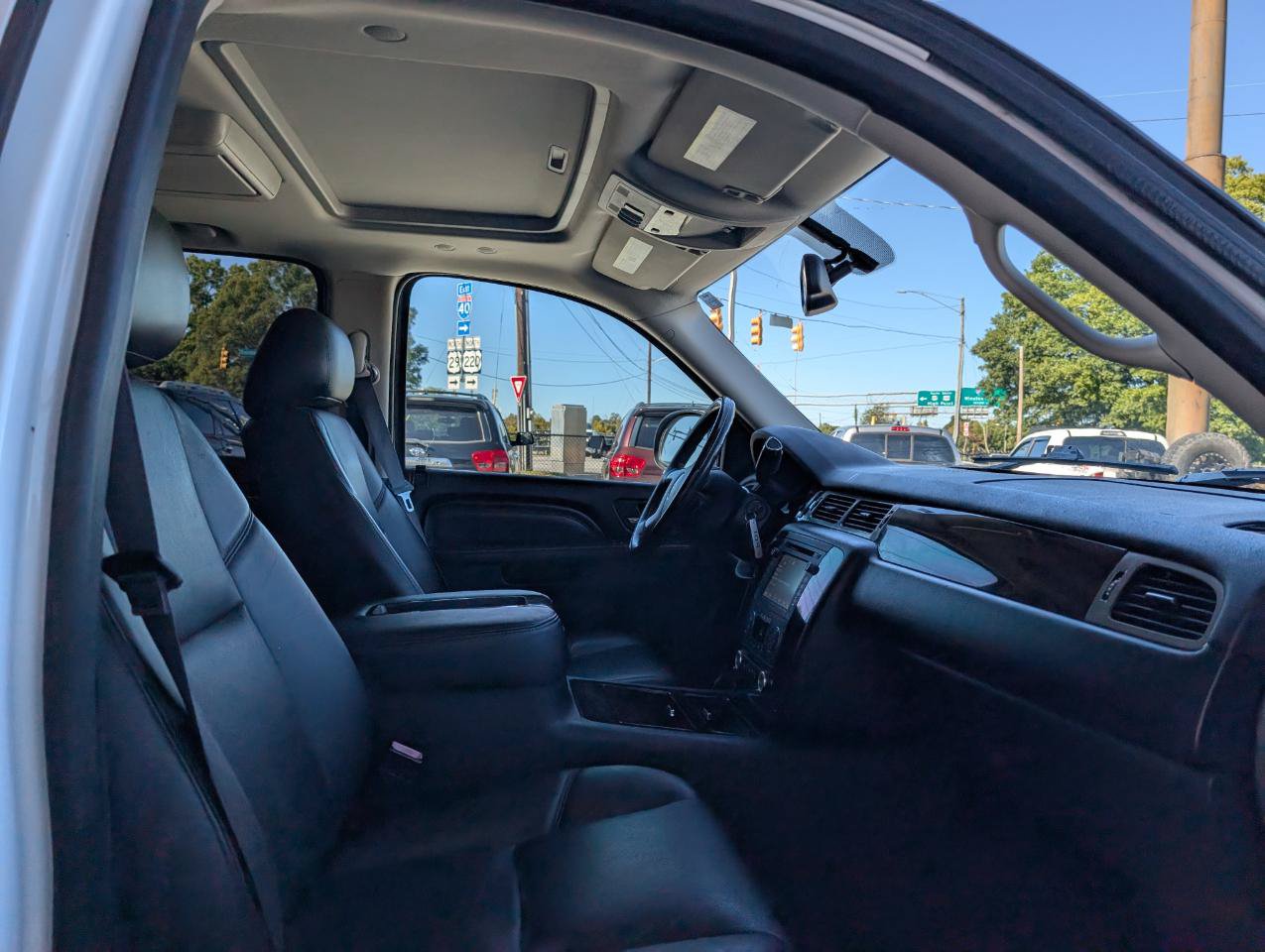 Used 2013 GMC Yukon Denali RWD image 25