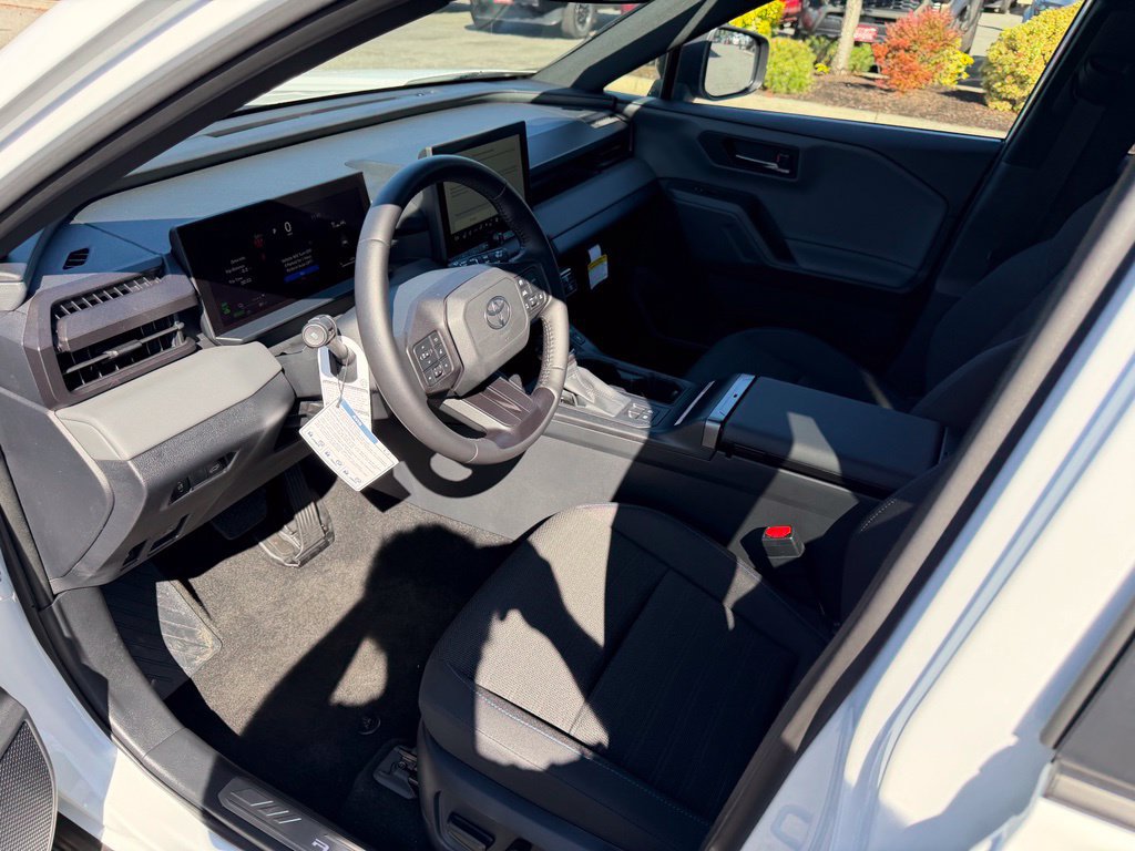 Used 2026 Toyota RAV4 SE w/ Convenience Package AWD/4WD image 12