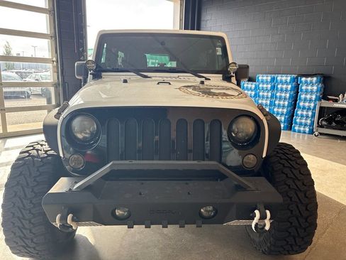 Used 2011 Jeep Wrangler Unlimited Sahara w/ Mopar Chrome Edition Group AWD/4WD image 4