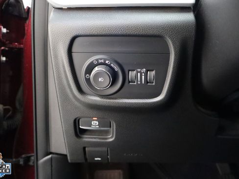 Used 2023 Jeep Grand Cherokee L Limited w/ Black Appearance Package AWD/4WD image 13
