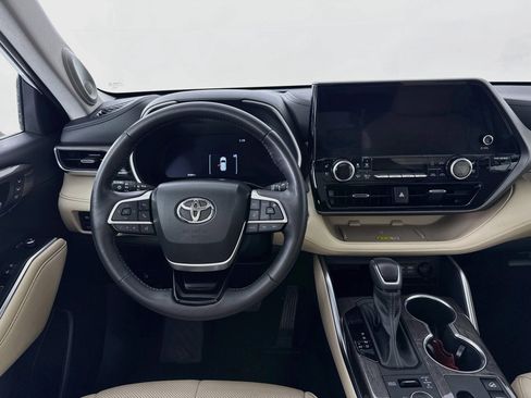 Used 2023 Toyota Highlander Limited AWD/4WD image 23