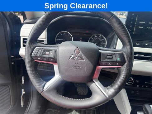 Used 2025 Mitsubishi Outlander AWD image 13