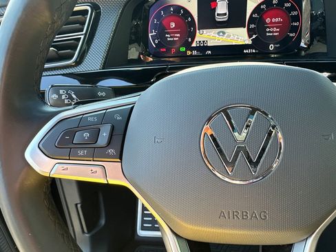 Used 2024 Volkswagen Atlas Cross Sport SEL R-Line AWD/4WD image 26