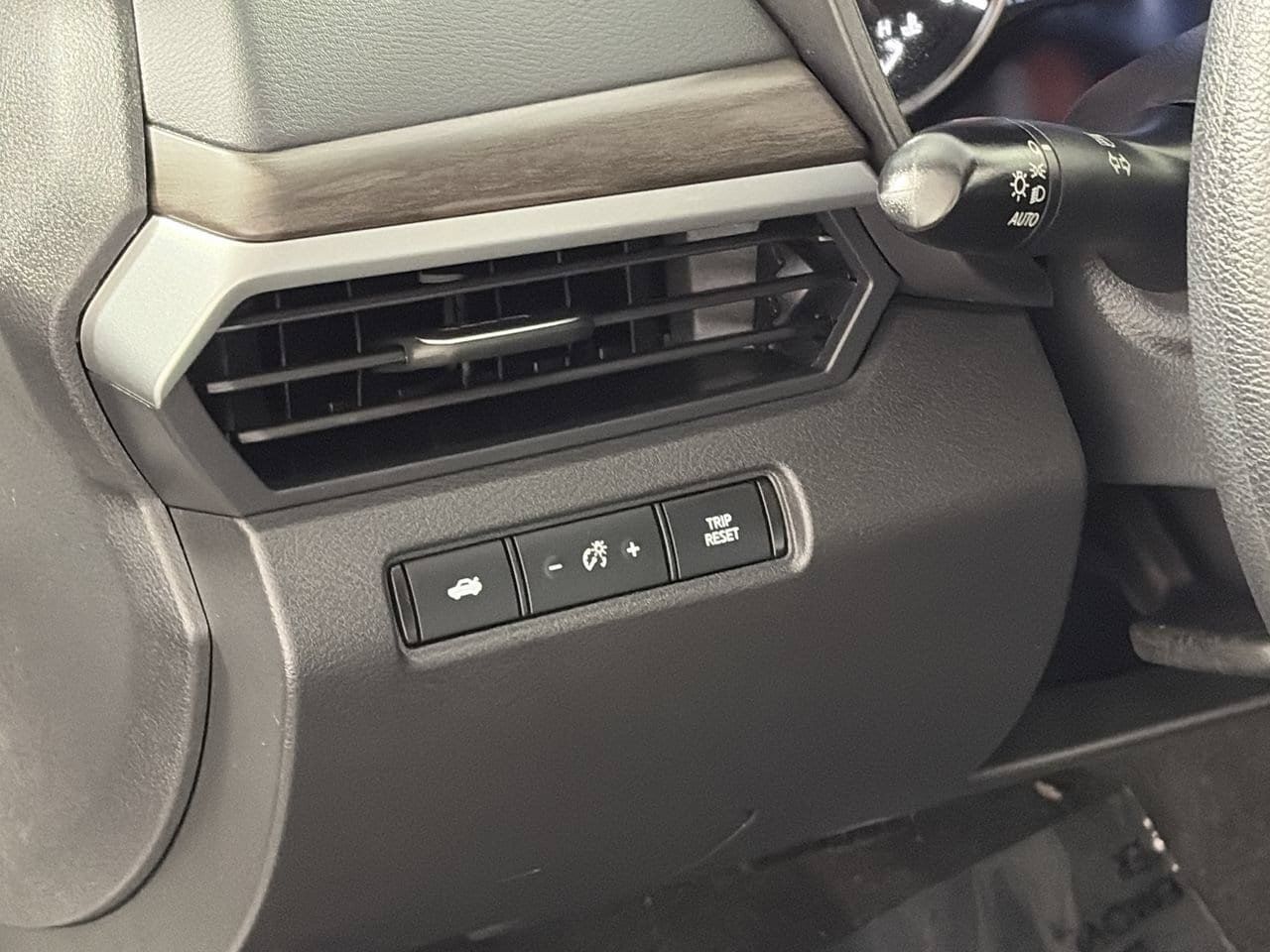 Used 2025 Nissan Altima 2.5 SV FWD image 12