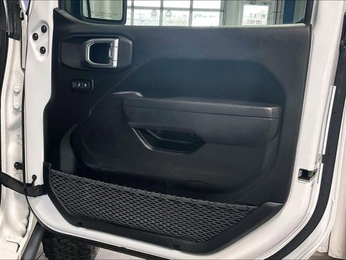 Used 2024 Jeep Wrangler Willys image 12