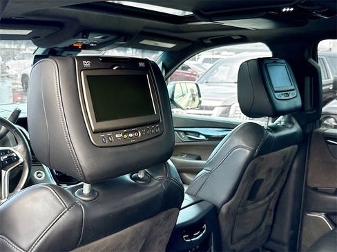 Used 2019 Cadillac Escalade ESV Platinum image 29