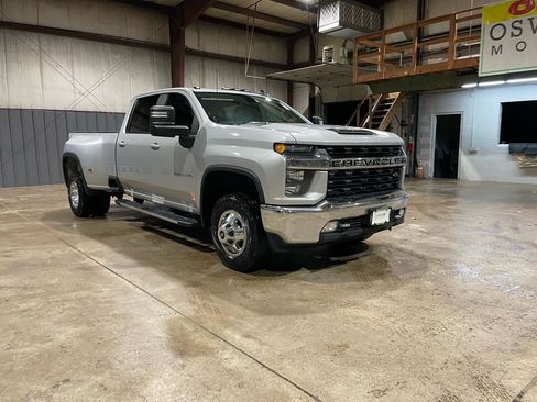 Used 2022 Chevrolet Silverado 3500 LT w/ Convenience Package image 3