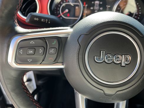 Used 2018 Jeep Wrangler Unlimited Rubicon AWD/4WD image 10