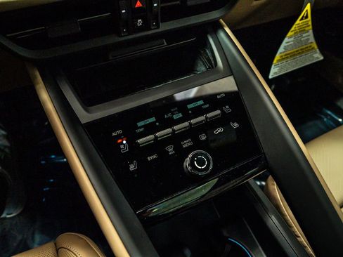 New 2026 Porsche Macan 4 Electric AWD/4WD image 20