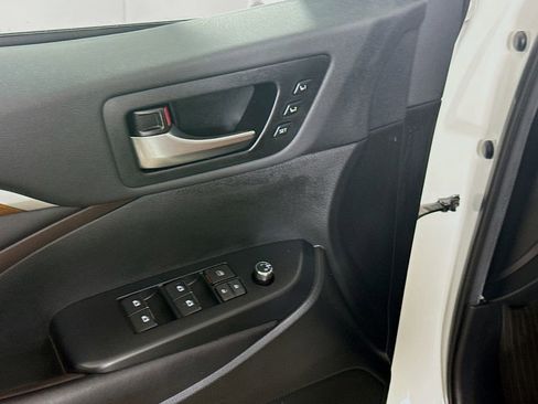 Certified 2019 Toyota Highlander Limited Platinum image 15