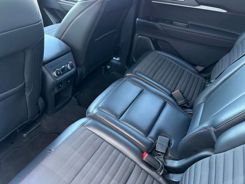Used 2025 Ford Explorer ST-Line w/ ST-Line Street Pack AWD/4WD image 4
