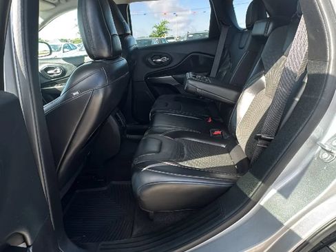 Used 2019 Jeep Cherokee Limited AWD/4WD image 12
