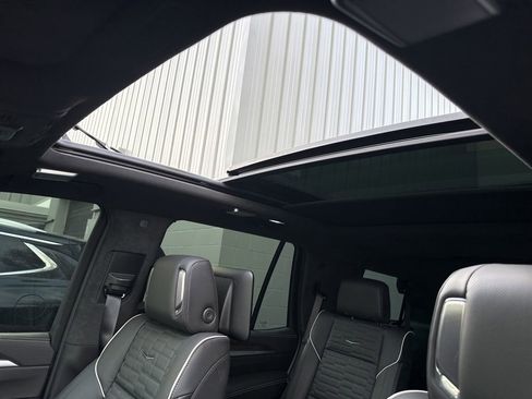 Used 2026 Cadillac Escalade Platinum Sport w/ LPO, ONYX Package image 32