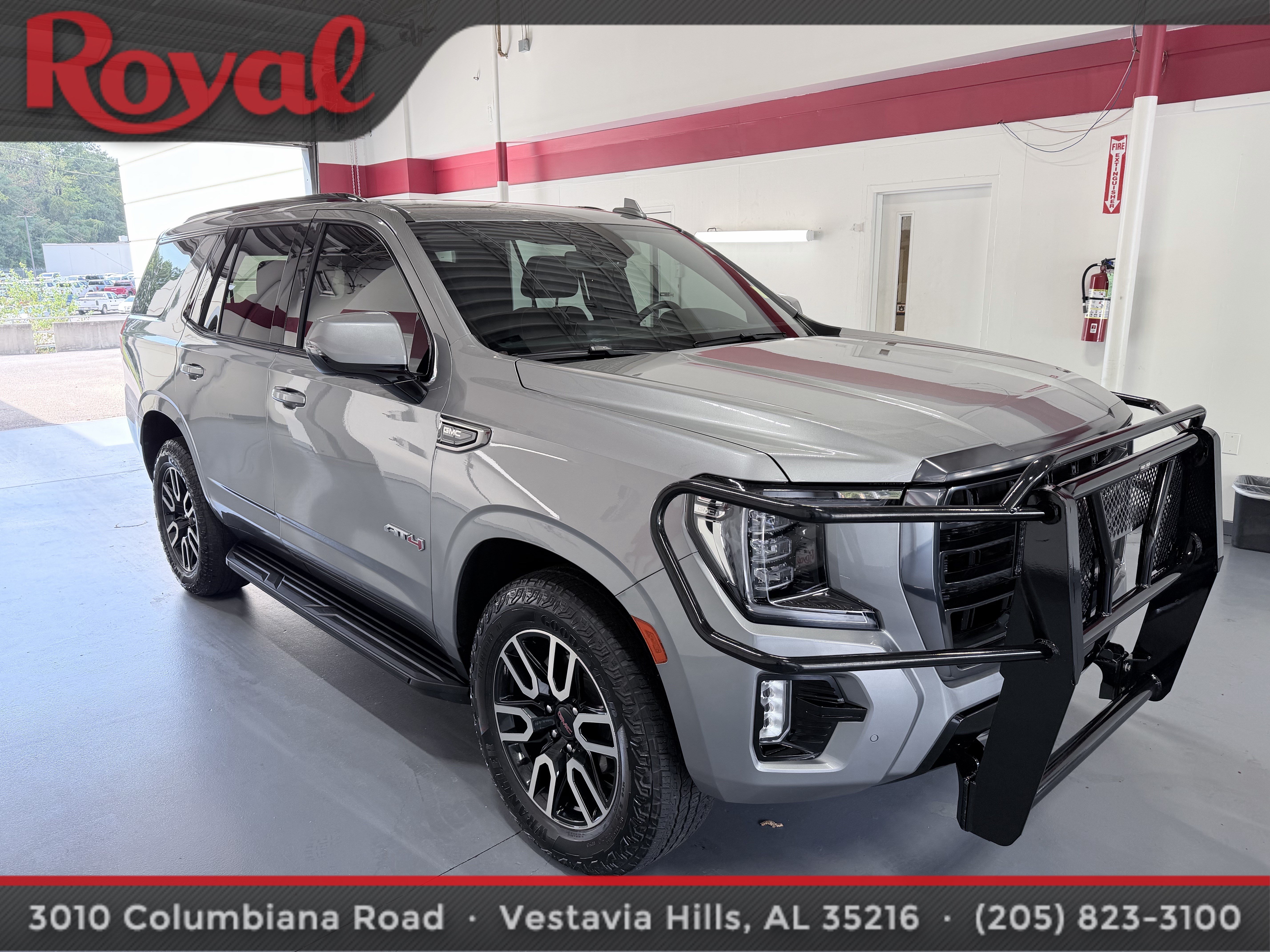 Used 2023 GMC Yukon AT4 AWD/4WD image 3