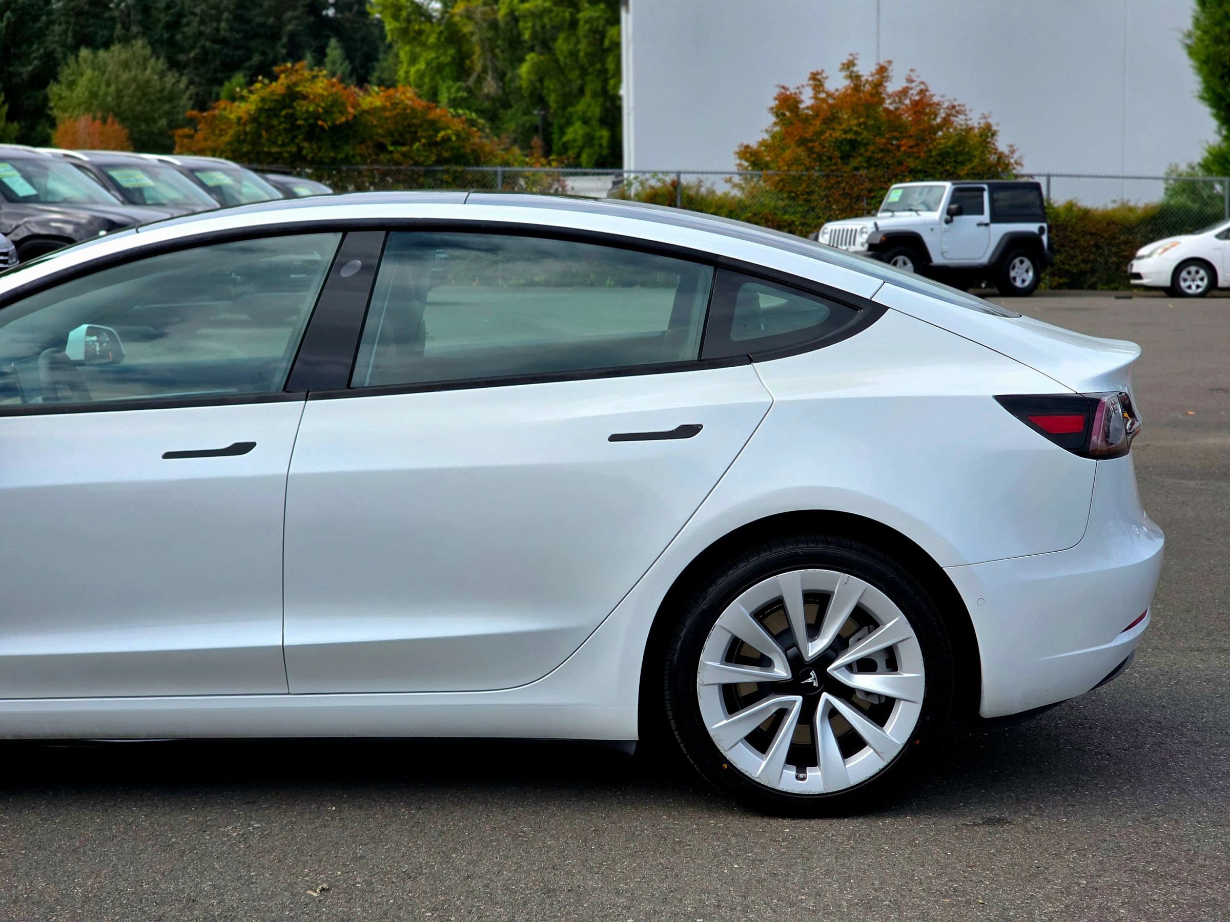 Used 2021 Tesla Model 3 Standard Range Plus RWD image 9