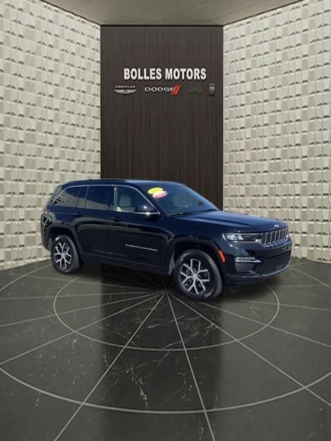 Certified 2025 Jeep Grand Cherokee Limited AWD/4WD image 2