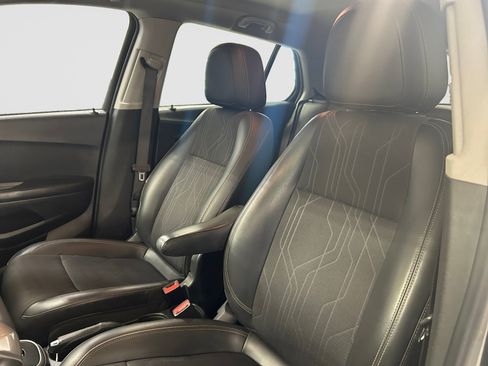 Used 2021 Chevrolet Trax LT w/ Sport Edition FWD image 11