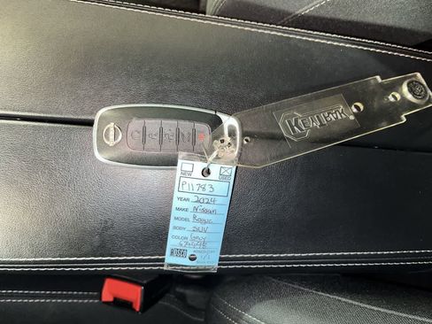 Used 2024 Nissan Rogue SV image 23