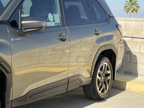 Used 2025 Subaru Forester Premium image 8