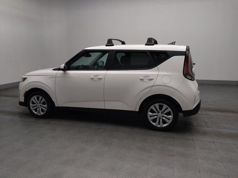 Used 2023 Kia Soul LX image 3
