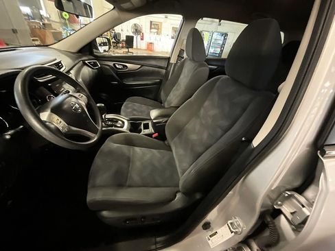 Used 2016 Nissan Rogue SV AWD/4WD image 4