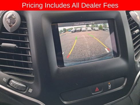 Used 2021 Jeep Cherokee Latitude AWD/4WD image 7