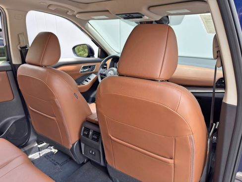 Used 2024 Nissan Rogue Platinum AWD/4WD image 36