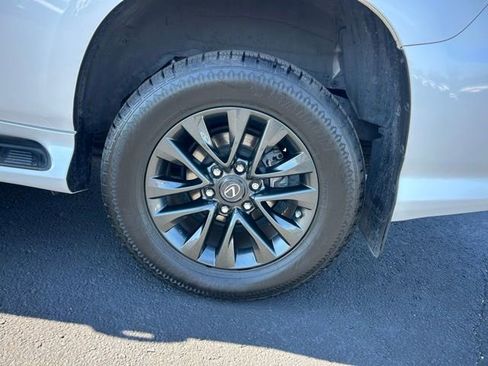 Used 2023 Lexus GX 460 Premium w/ Premium Package image 10