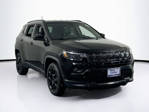 Used 2022 Jeep Compass Latitude w/ Convenience Group AWD/4WD image 3