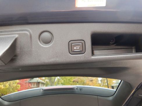 Used 2019 Chevrolet Equinox LT w/ Sun & Navigation Package image 24