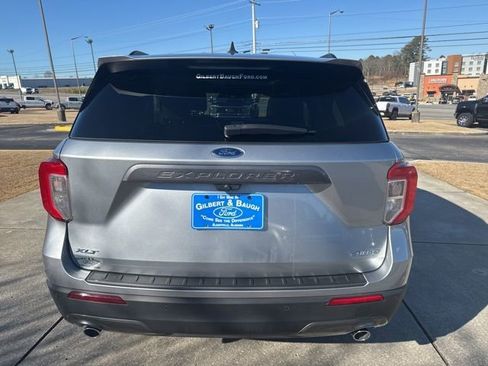 Used 2022 Ford Explorer XLT w/ Equipment Group 202A image 6