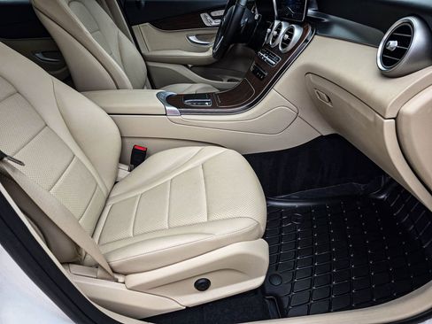 Used 2022 Mercedes-Benz GLC 300 4MATIC image 39