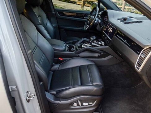 Used 2021 Porsche Cayenne image 22