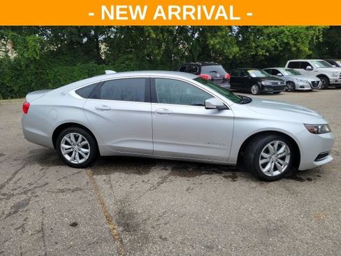 Used 2017 Chevrolet Impala LT w/ Convenience Package FWD image 2