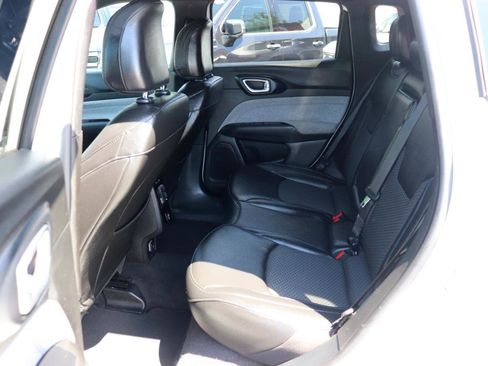 Used 2024 Jeep Compass Latitude AWD/4WD image 12