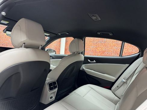 Used 2025 Genesis G70 2.5T image 23