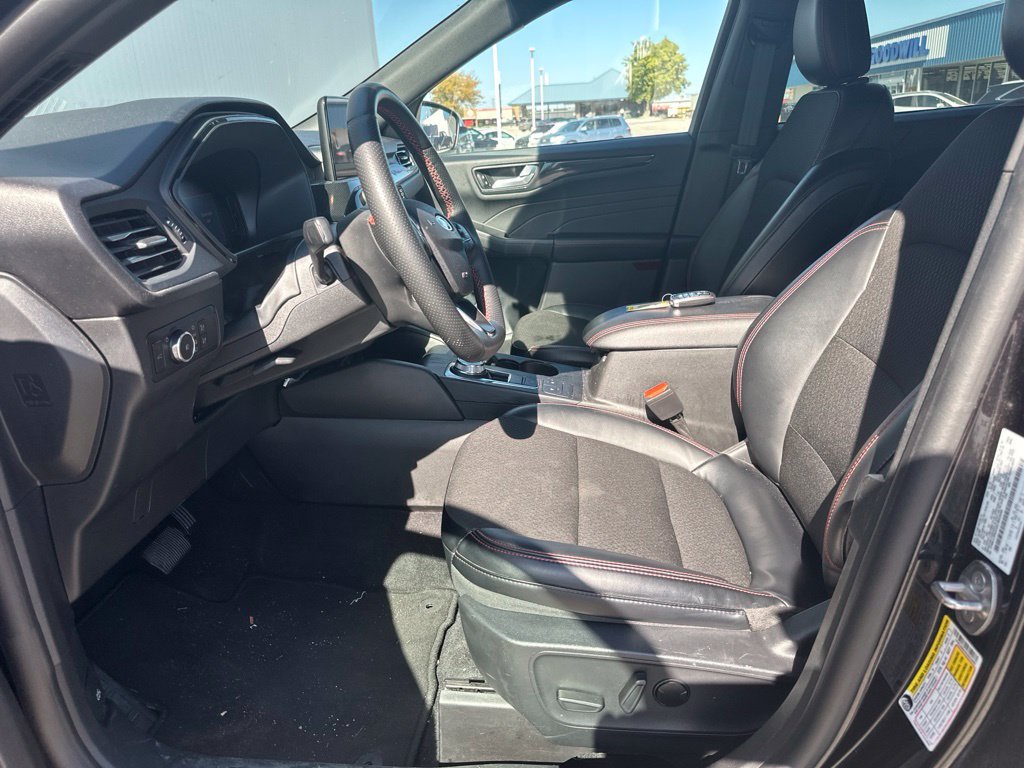 Certified 2025 Ford Escape ST-Line Select AWD/4WD image 14