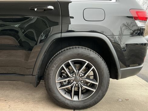 Used 2020 Jeep Grand Cherokee Laredo w/ 18" Wheel & 8.4" Radio Group image 23