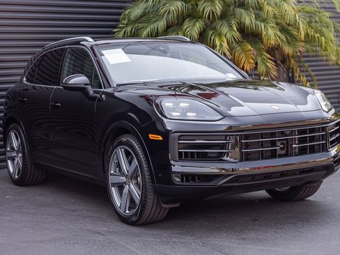Certified 2024 Porsche Cayenne image 6