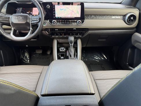 Used 2024 Chevrolet Colorado ZR2 w/ ZR2 Convenience Package III image 11