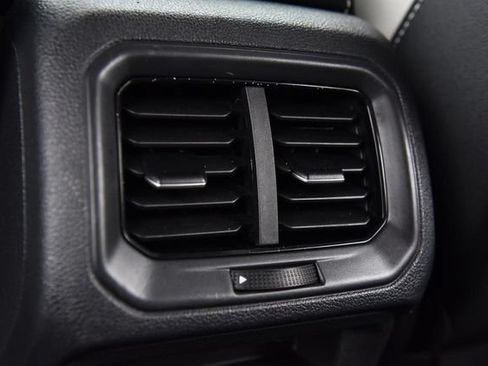 Used 2025 Volkswagen Taos SE AWD/4WD image 22