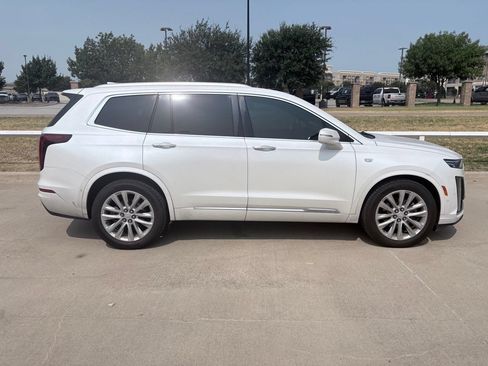 Used 2020 Cadillac XT6 Premium Luxury FWD image 3