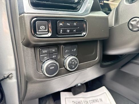 Used 2025 GMC Yukon XL Denali AWD/4WD image 16