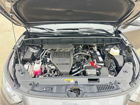 Used 2025 Toyota Highlander LE image 33