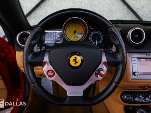 Used 2010 Ferrari California RWD image 27